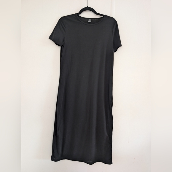 SHEIN Dresses & Skirts - SHEIN T-shirt Black Midi Dress